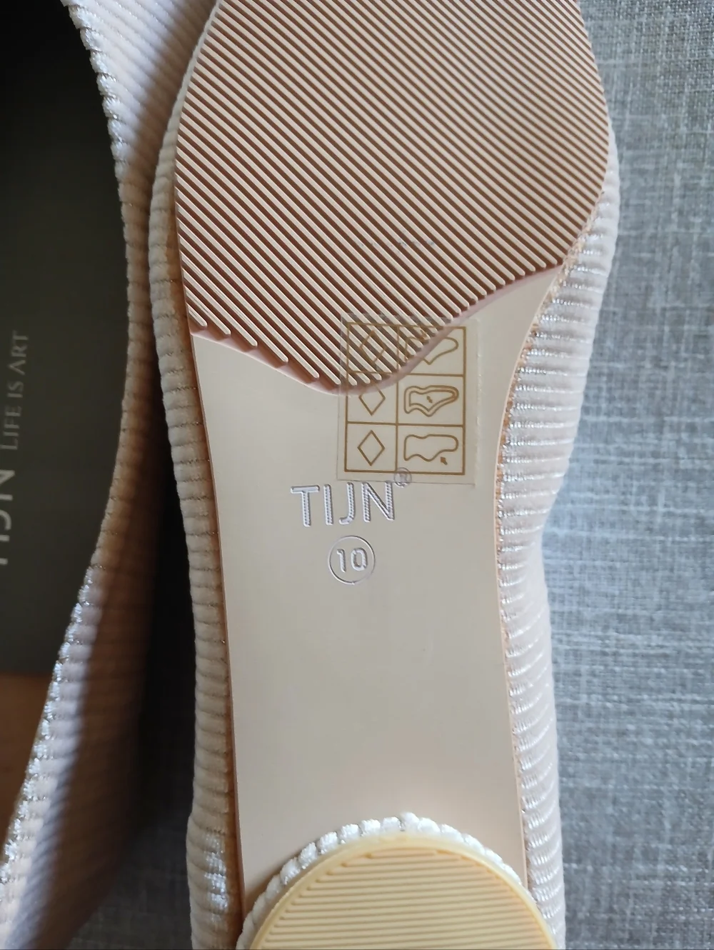 Flats - Picture 3 of 5